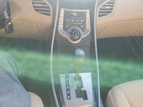 Used 2013 Hyundai Elantra GLS w/ Preferred Pkg image 20