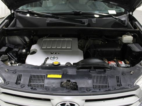 Used 2012 Toyota Highlander SE image 43