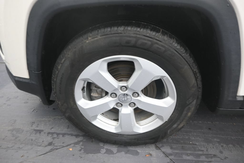 Used 2020 Jeep Compass Latitude w/ Popular Equipment Group FWD image 9