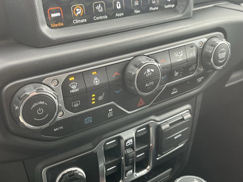 Used 2022 Jeep Wrangler Unlimited Sahara w/ Cold Weather Group image 22