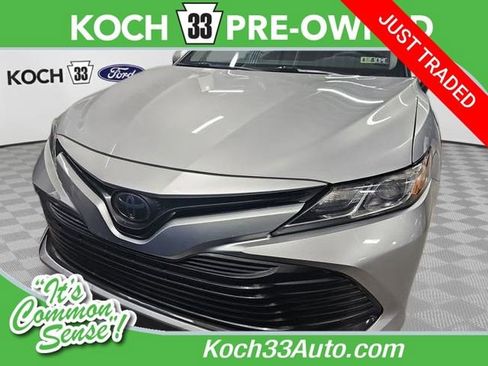 Used 2018 Toyota Camry LE image 1