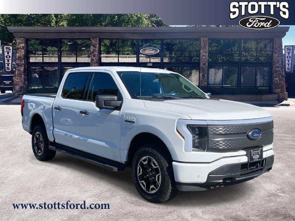 Used 2023 Ford F150 Lightning XLT AWD/4WD image 1