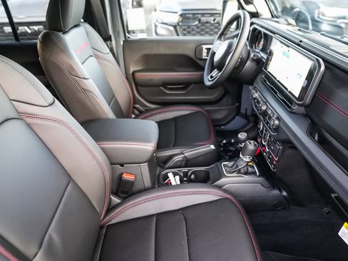 New 2025 Jeep Wrangler Unlimited Rubicon w/ Technology Group image 17