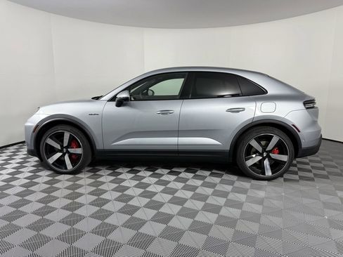 Certified 2025 Porsche Macan 4S Electric AWD/4WD image 2
