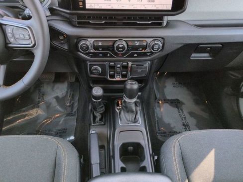 Used 2024 Jeep Wrangler Unlimited AWD/4WD image 22