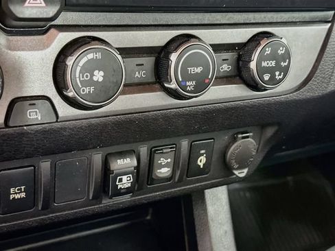 Used 2019 Toyota Tacoma TRD Sport AWD/4WD image 19