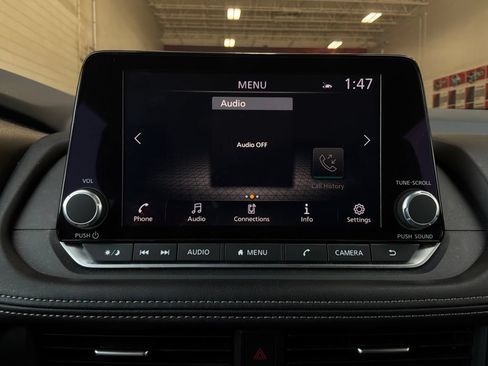 Used 2025 Nissan Rogue SV FWD image 28