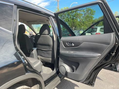 Used 2018 Nissan Rogue SV AWD/4WD image 16