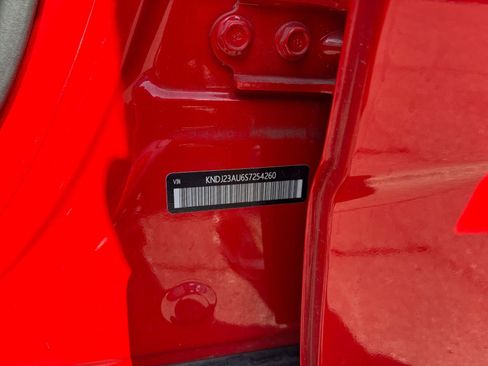 Used 2025 Kia Soul LX w/ LX Technology Package FWD image 27