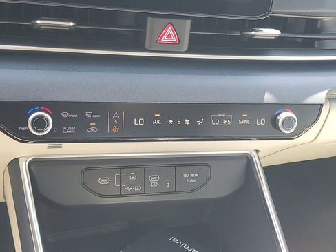 New 2026 Kia Carnival EX FWD image 17