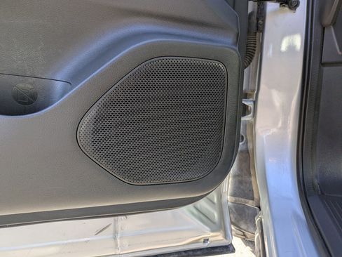 Used 2022 Nissan Rogue SV image 15