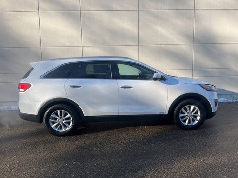 Used 2018 Kia Sorento LX image 5