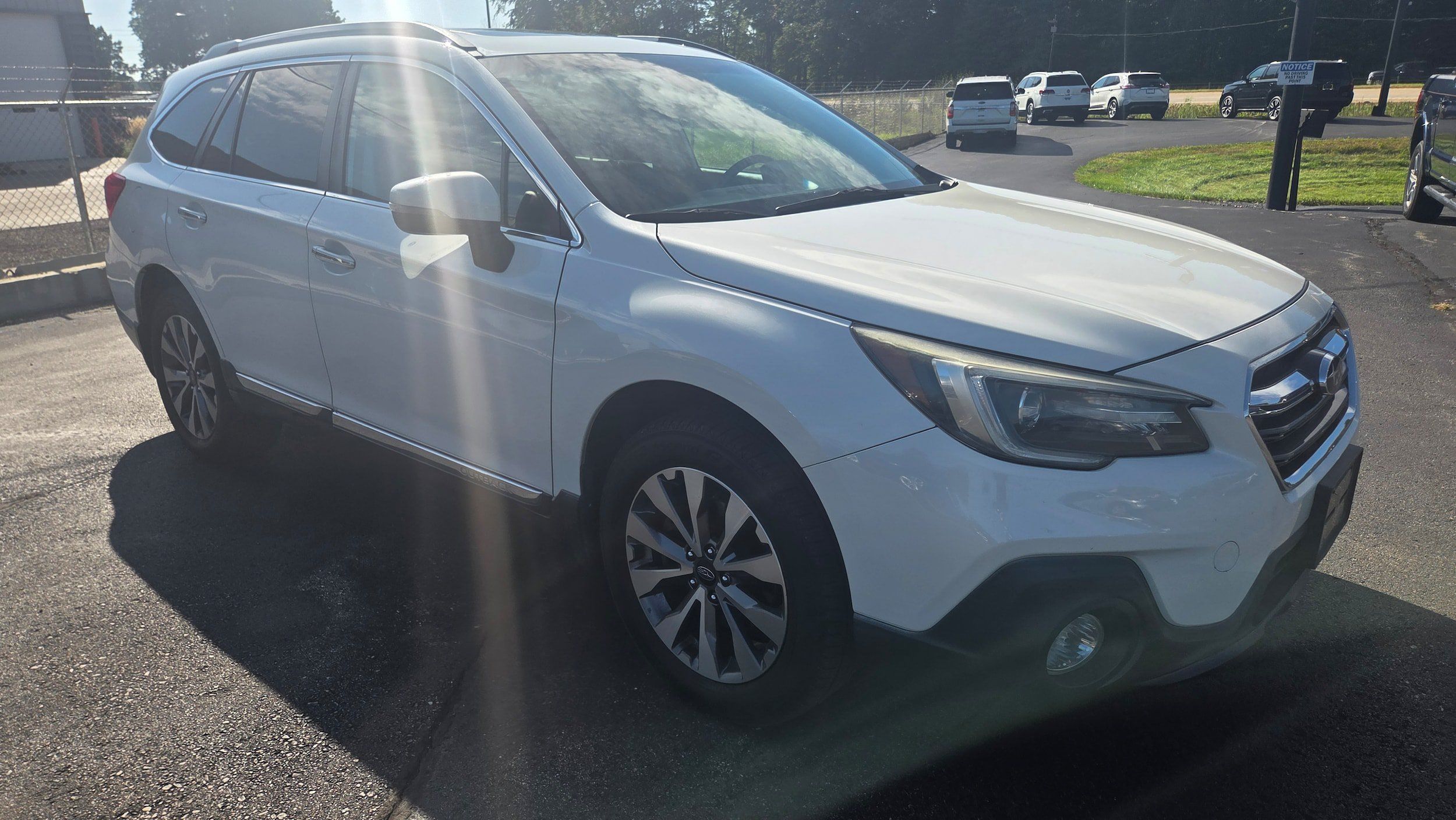 Used 2019 Subaru Outback 3.6R Touring AWD/4WD image 3