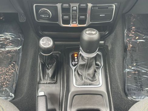 Used 2025 Jeep Wrangler Sport S image 37