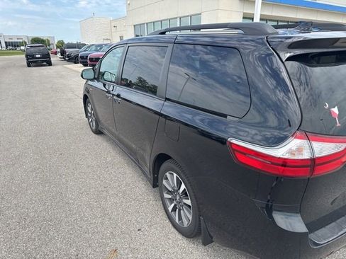 Used 2019 Toyota Sienna XLE w/ XLE Navigation Package AWD/4WD image 5