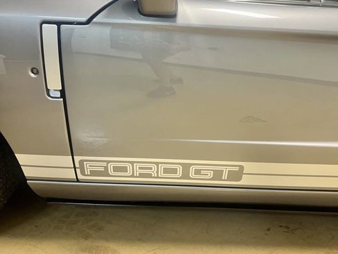 Used 2006 Ford GT RWD image 38