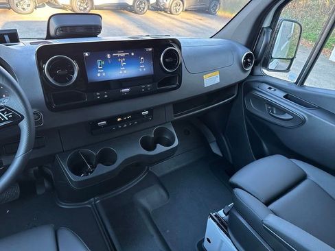New 2025 Mercedes-Benz Sprinter 2500 image 17