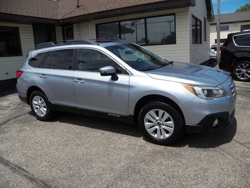 Used 2017 Subaru Outback 2.5i Premium AWD/4WD image 4