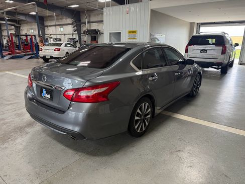Used 2017 Nissan Altima 2.5 SV FWD image 7