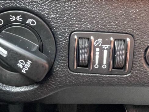 Used 2018 Dodge Charger SXT Plus RWD image 20
