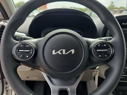 Certified 2025 Kia Soul LX w/ LX Technology Package FWD image 18