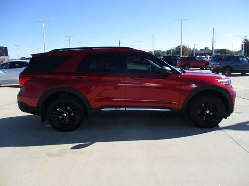 Used 2023 Ford Explorer XLT image 8