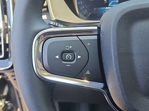 New 2026 Volvo XC40 B5 Ultra w/ Protection Package Premier AWD/4WD image 17