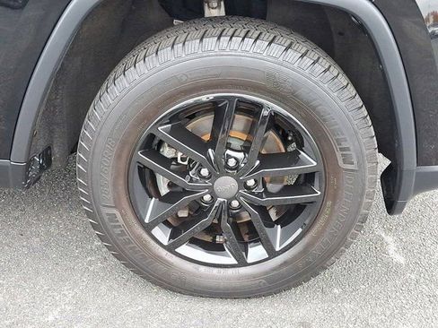 Certified 2019 Jeep Grand Cherokee Limited w/ Luxury Group II image 11