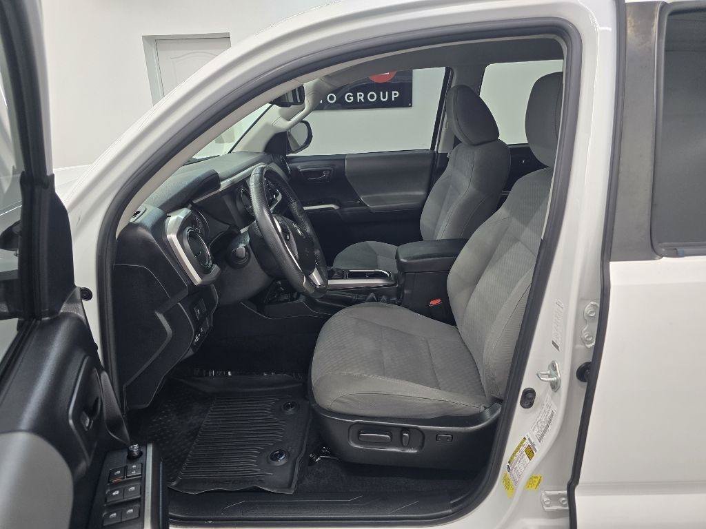 Used 2021 Toyota Tacoma SR5 AWD/4WD image 10