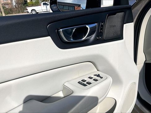 New 2026 Volvo XC60 B5 Ultra w/ Protection Package Premier AWD/4WD image 30