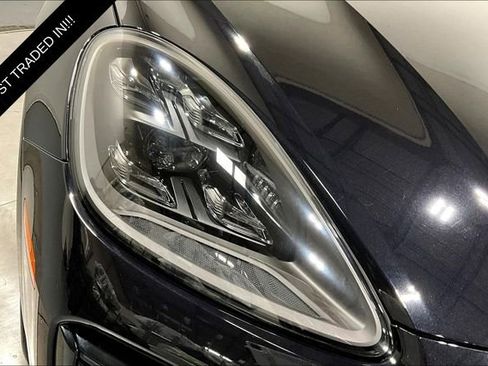 Used 2022 Porsche Cayenne Turbo image 30
