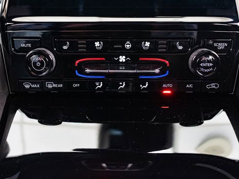 Certified 2022 Jeep Grand Cherokee Trailhawk AWD/4WD image 19