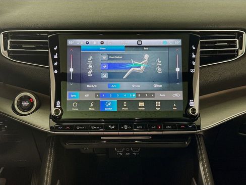 New 2026 Jeep Grand Wagoneer 4WD image 16