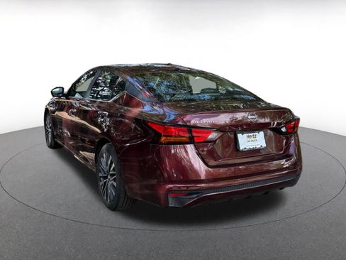 Used 2024 Nissan Altima 2.5 SV FWD image 5