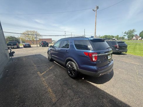 Used 2017 Ford Explorer XLT w/ Equipment Group 202A AWD/4WD image 6