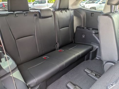 Used 2020 Toyota Highlander XLE FWD image 34