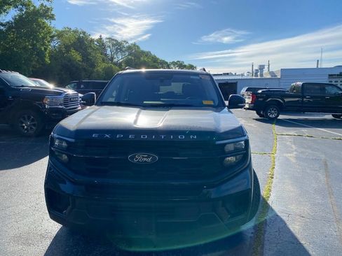 Used 2025 Ford Expedition Max Active AWD/4WD image 7