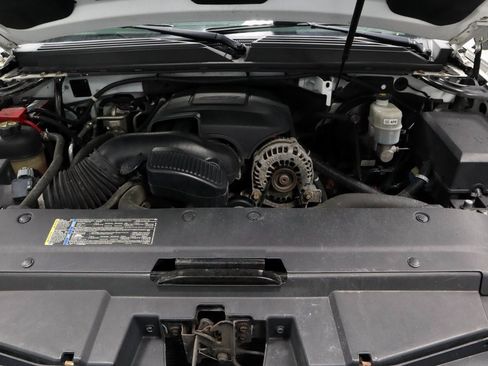 Used 2011 Chevrolet Suburban LT image 15