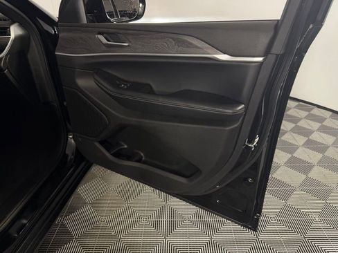 Used 2024 Jeep Grand Cherokee Limited image 33