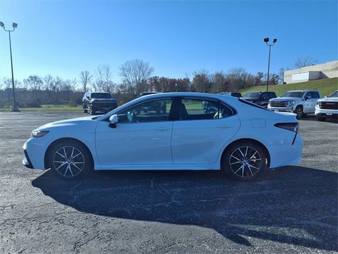 Used 2023 Toyota Camry SE image 24