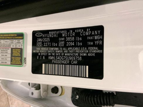 Used 2025 Hyundai Elantra SEL FWD image 32