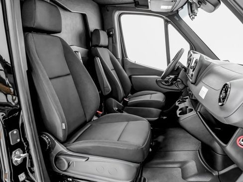 Used 2024 Mercedes-Benz Sprinter 3500 image 26