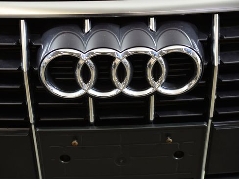 Used 2025 Audi Q3 2.0T Premium w/ Convenience Package image 16