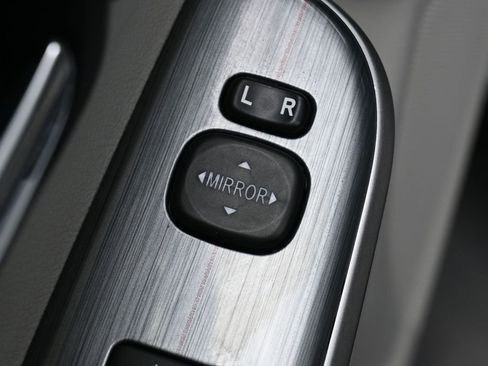 Used 2014 Toyota Camry XLE w/ Leather Package FWD image 12