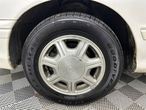Used 1996 Toyota Avalon XL image 12