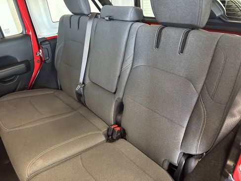 Used 2025 Jeep Wrangler Unlimited Sahara image 13