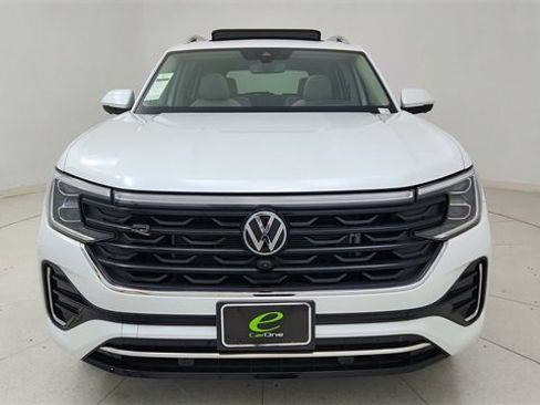 Used 2024 Volkswagen Atlas SEL Premium R-Line image 2