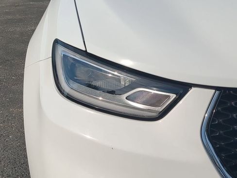 Used 2024 Chrysler Pacifica Touring image 10