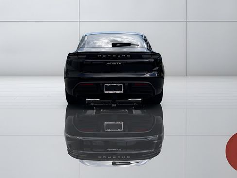 Used 2025 Porsche Macan 4S Electric AWD/4WD image 8
