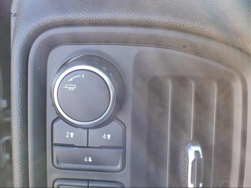 Used 2024 Chevrolet Silverado 2500 Custom w/ Custom Value Package image 10